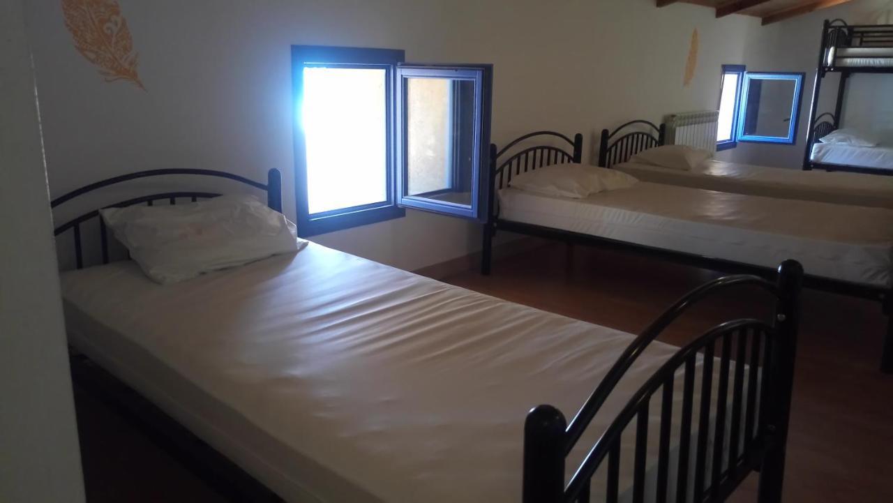 Albergue Villares De Orbigo Exterior photo